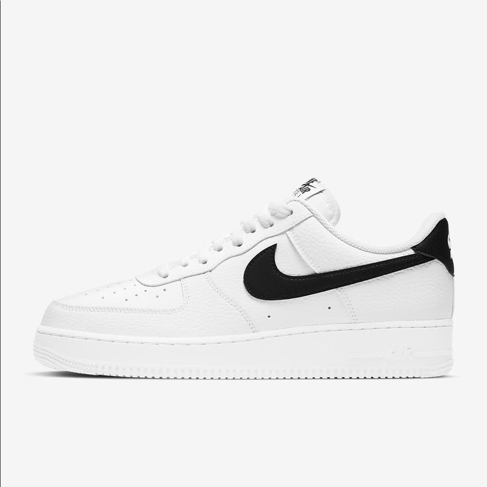 Men’s Nike Air Force 1 Sneakers NWT new with box